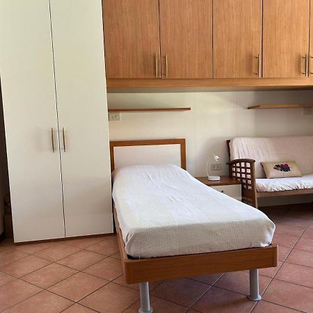 Lecco Only Females Guest House Bagian luar foto