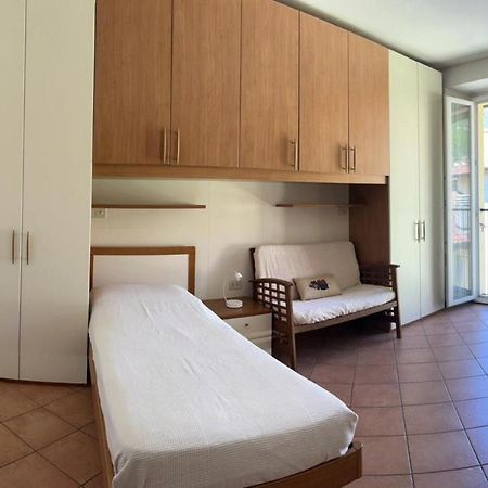 Lecco Only Females Guest House Bagian luar foto