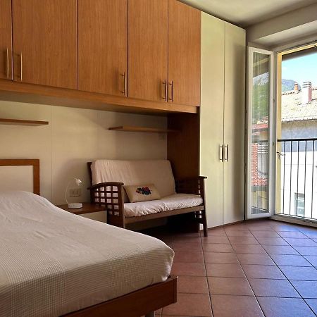 Lecco Only Females Guest House Bagian luar foto