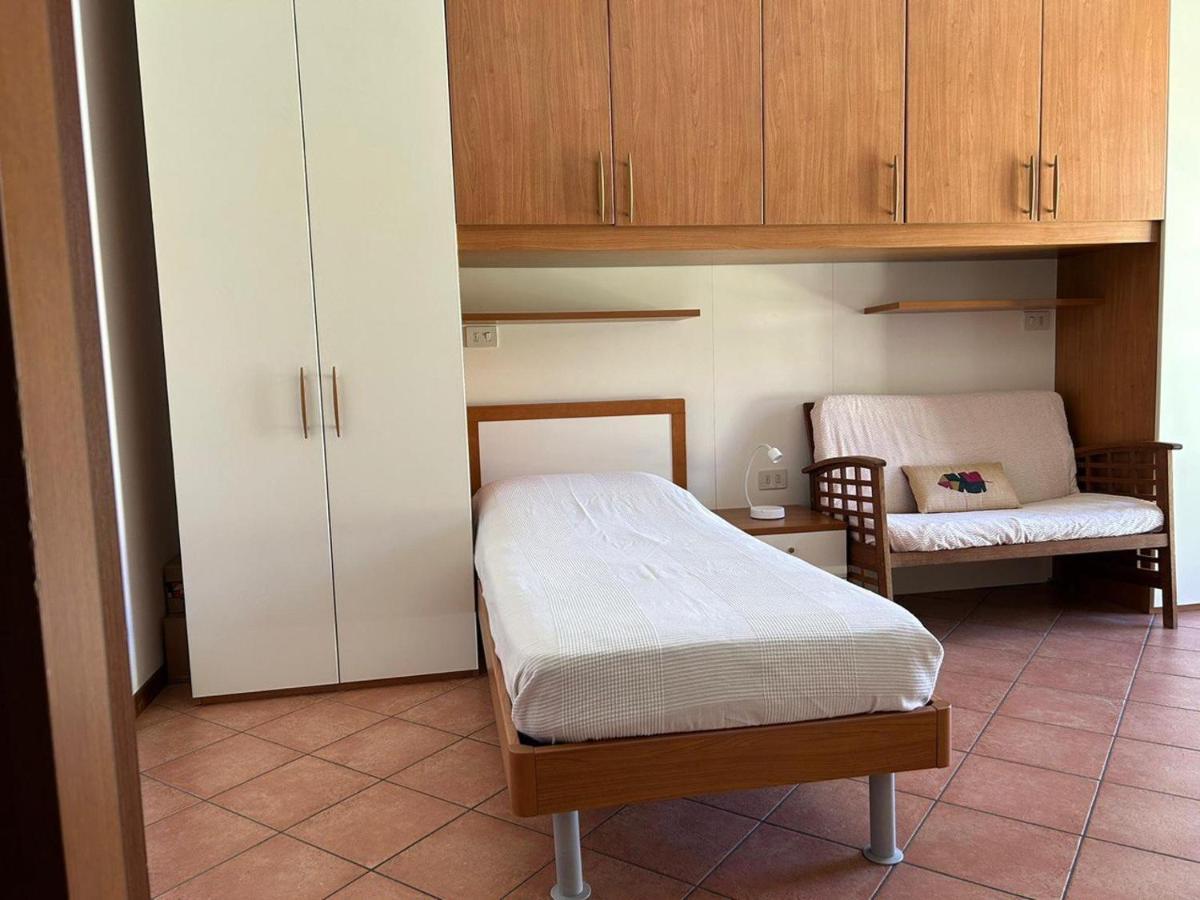 Lecco Only Females Guest House Bagian luar foto