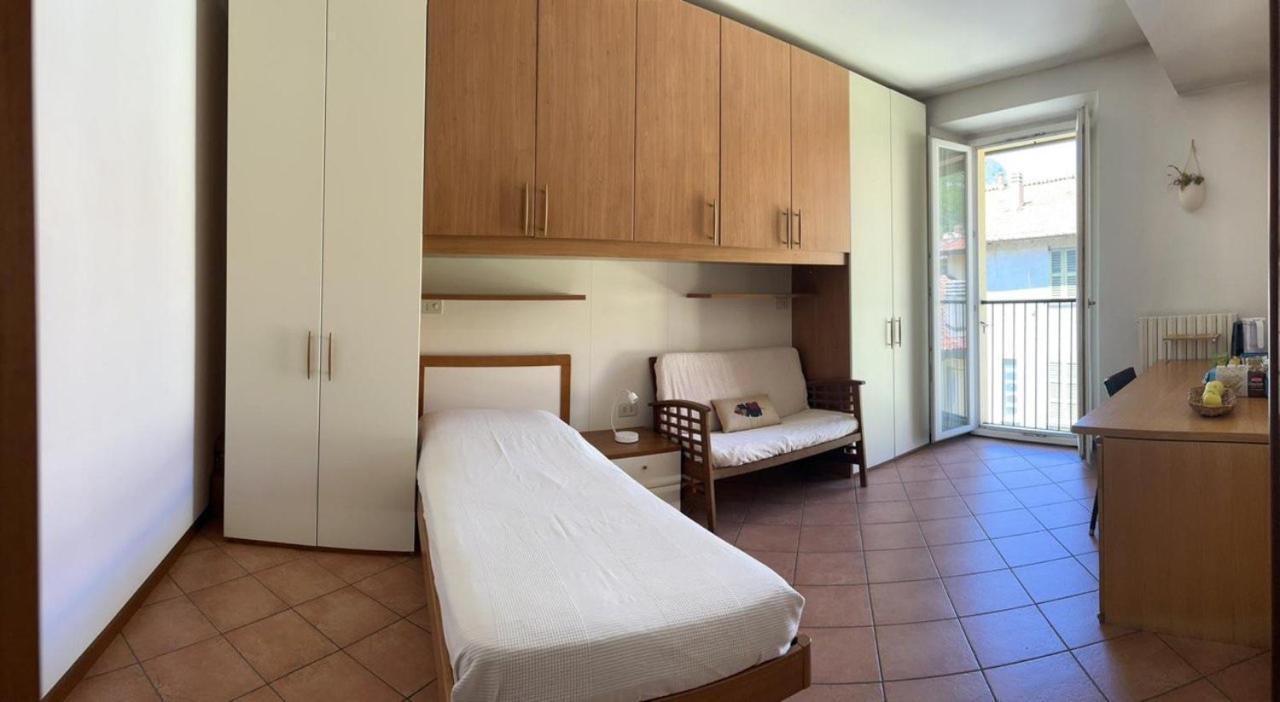 Lecco Only Females Guest House Bagian luar foto