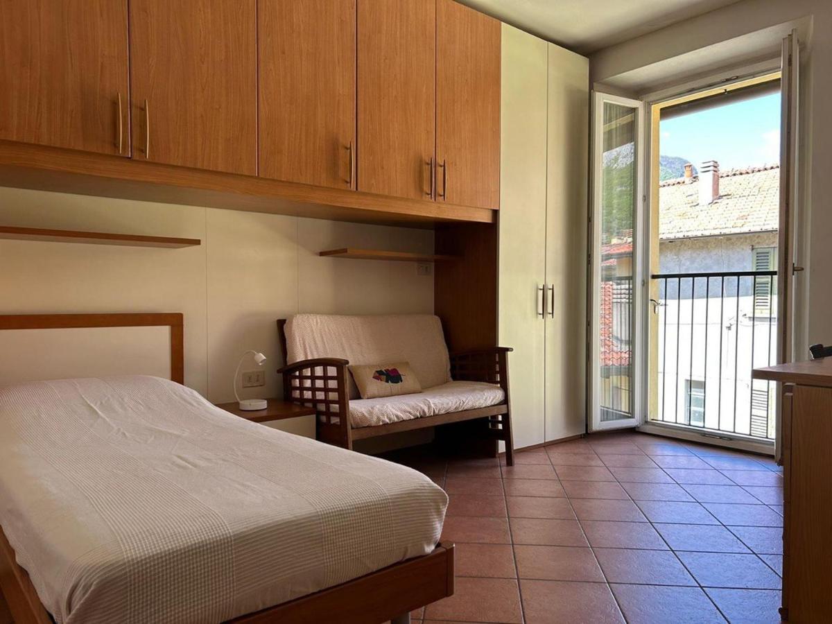 Lecco Only Females Guest House Bagian luar foto